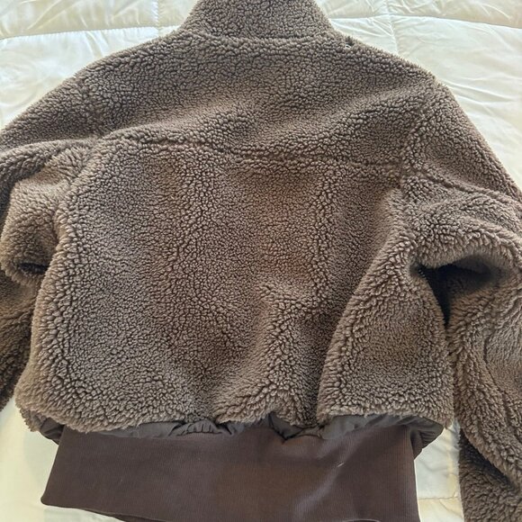 Alo Foxy Sherpa Jacket Espresso - Picture 3 of 4